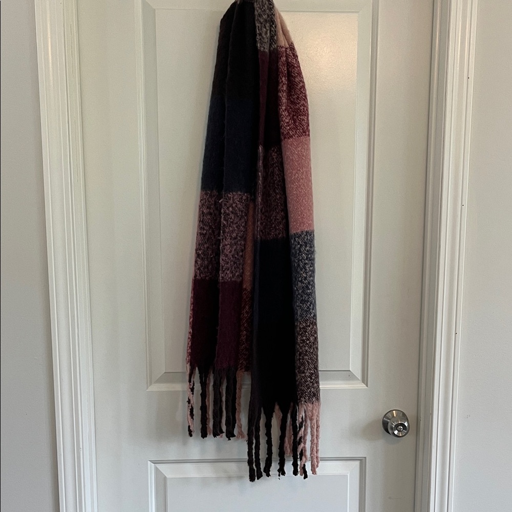 NWT Joe Fresh fringed winter scarf